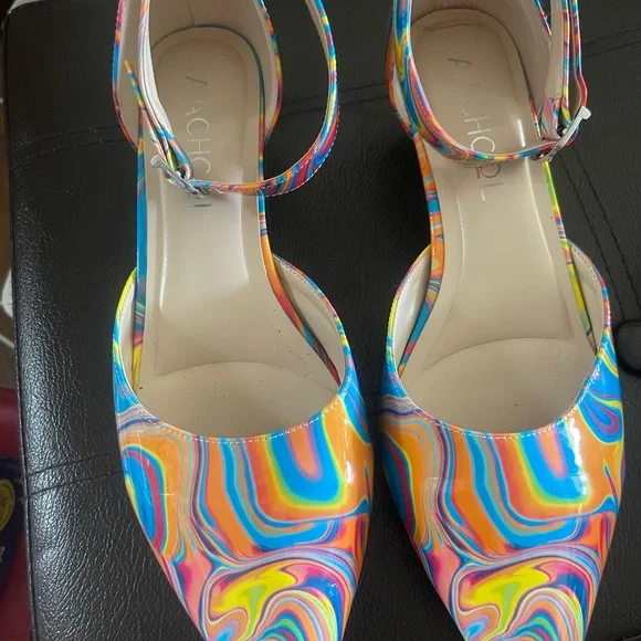 Women's Multicolor Swirl Pointed-Toe Kitten Heel Pumps - Picture 2 of 3